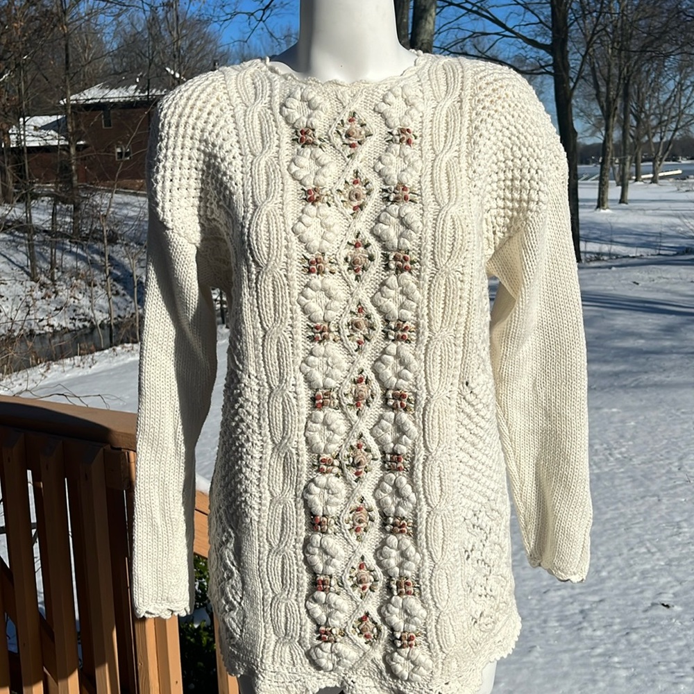 Vintage White Stag beautiful embroidered sweater M